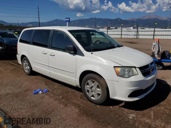 2011 Dodge Grand Caravan Express with VIN 2D4RN4DG2BR732018, listed as a Copart auction lot 69434575 with 140,233 mi miles and Salvage title. Bid and sale history available at DreamBid. Image 4.