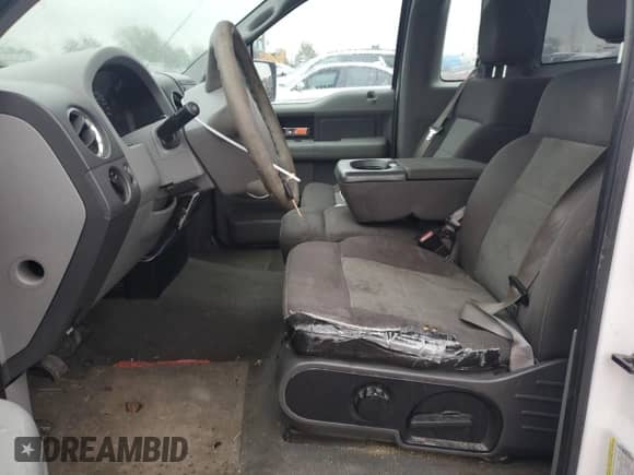 2005 Ford F-150 XL с VIN 1FTRF14555NB56692, выставлен на аукционе Copart как лот 72361864 с пробегом 216 919 миль миль и Чистый • Clean title. История ставок и продаж доступна на DreamBid. Изображение 7.