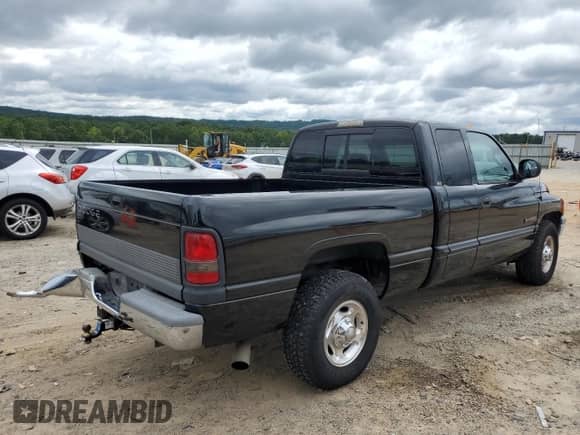 2000 Dodge 2500 with VIN 1B7KC2367YJ141746, listed as a Copart auction lot 70015145 with 174,564 mi miles and Salvage title. Bid and sale history available at DreamBid. Image 3.