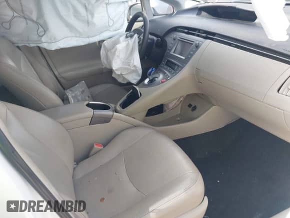 2015 Toyota Prius Four z VIN JTDKN3DU7F1917285, wystawiony jako IAAI lot #42536395 z przebiegiem 265 498 mil mil oraz . Historia ofert i sprzedaży dostępna na DreamBid. Obrazek 5.