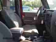 2007 Jeep Wrangler Unlimited Sahara z VIN 1J8GA59187L211825, wystawiony jako IAAI lot #42313099 z przebiegiem 107 554 mil mil oraz . Historia ofert i sprzedaży dostępna na DreamBid. Obrazek 5.