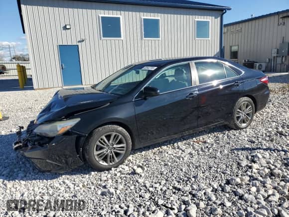 2015 Toyota Camry SE z VIN 4T1BF1FKXFU066963, wystawiony jako Copart lot #82642705 z przebiegiem 179 074 mil mil oraz Szkoda całkowita • Salvage title. Historia ofert i sprzedaży dostępna na DreamBid. Obrazek 1.