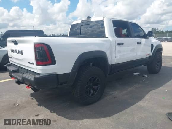 2023 Ram 1500 TRX z VIN 1C6SRFU95PN572888, wystawiony jako IAAI lot #43319141 z przebiegiem 17 078 mil mil oraz . Historia ofert i sprzedaży dostępna na DreamBid. Obrazek 4.