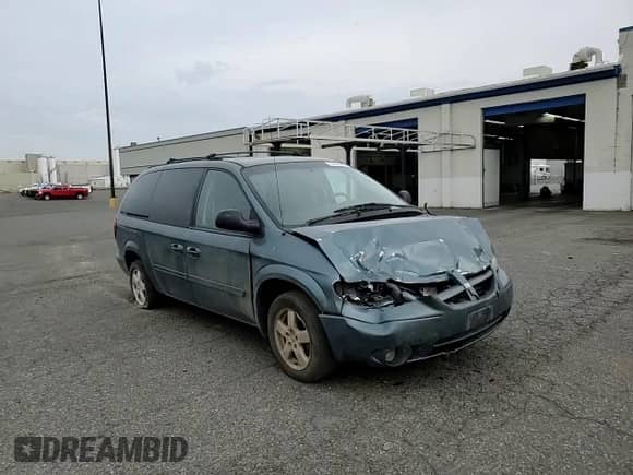 2005 Dodge Caravan SXT with VIN 2D4GP44L55R301353, listed as a Copart auction lot 84602885 with 182,121 mi miles and Salvage title. Bid and sale history available at DreamBid. Image 14.