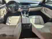 2013 BMW 5 Series 528i xDrive z VIN WBAXH5C55DDW15425, wystawiony jako Copart lot #62383595 z przebiegiem 137 717 mil mil oraz Szkoda całkowita • Salvage title. Historia ofert i sprzedaży dostępna na DreamBid. Obrazek 8.