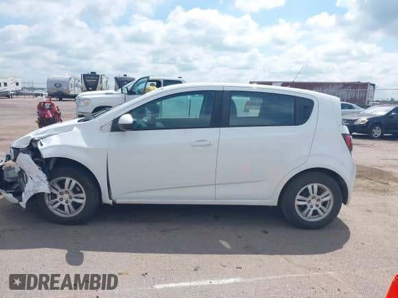 2012 Chevrolet Sonic LS z VIN 1G1JA6SH2C4216784, wystawiony jako IAAI lot #42829264 z przebiegiem 176 800 mil mil oraz . Historia ofert i sprzedaży dostępna na DreamBid. Obrazek 14.