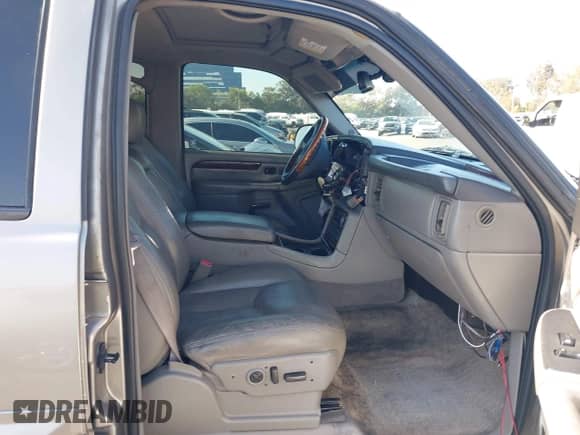 2003 Cadillac Escalade with VIN 1GYEK63NX3R159385, listed as a IAAI auction lot 43045926 with Not provided miles and . Bid and sale history available at DreamBid. Image 5.