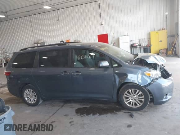 2017 Toyota Sienna XLE Auto Access Seat with VIN 5TDYZ3DC3HS887696, listed as a IAAI auction lot 42630207 with 76,997 mi miles and . Bid and sale history available at DreamBid. Image 13.