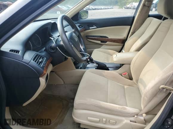 2011 Honda Accord EX z VIN 1HGCP2F77BA038302, wystawiony jako Copart lot #67870255 z przebiegiem 276 151 mil mil oraz Czysty tytuł • Clean title. Historia ofert i sprzedaży dostępna na DreamBid. Obrazek 7.