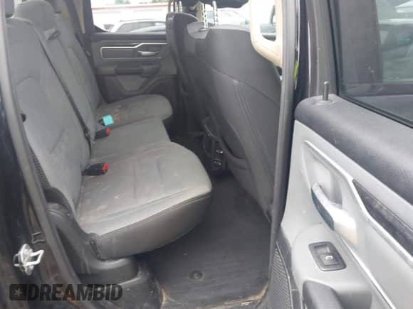 2020 Ram 1500 Big Horn z VIN 1C6RREBT4LN209998, wystawiony jako IAAI lot #42383891 z przebiegiem 67 555 mil mil oraz . Historia ofert i sprzedaży dostępna na DreamBid. Obrazek 8.