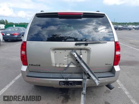 2007 Chevrolet Tahoe LTZ z VIN 1GNFK130X7R265057, wystawiony jako IAAI lot #42734796 z przebiegiem 202 776 mil mil oraz . Historia ofert i sprzedaży dostępna na DreamBid. Obrazek 6.