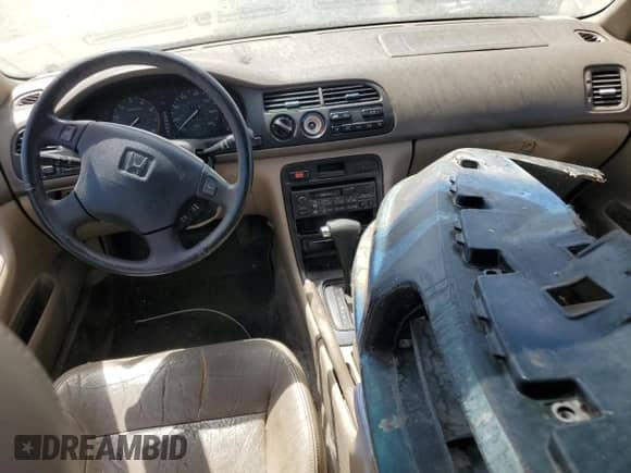 1996 Honda Accord EX z VIN 1HGCE6674TA021343, wystawiony jako Copart lot #66773205 z przebiegiem 191 837 mil mil oraz Szkoda całkowita • Salvage title. Historia ofert i sprzedaży dostępna na DreamBid. Obrazek 8.