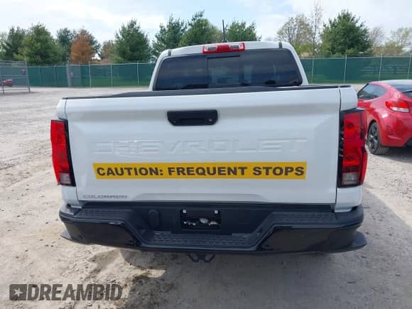 2023 Chevrolet Colorado 4WD Work Truck z VIN 1GCGTBECXP1187594, wystawiony jako IAAI lot #42065886 z przebiegiem 1 089 mil mil oraz . Historia ofert i sprzedaży dostępna na DreamBid. Obrazek 17.