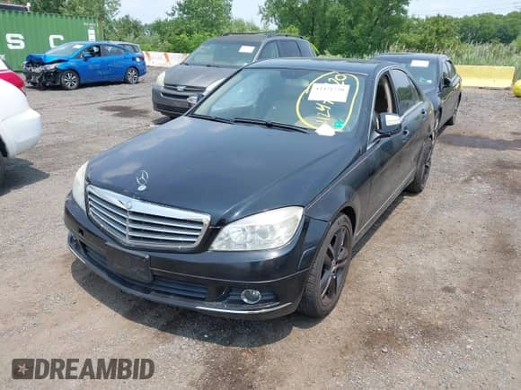 2008 Mercedes-Benz C 300 Sport z VIN WDDGF81X88F172542, wystawiony jako IAAI lot #42471720 z przebiegiem 141 392 mil mil oraz . Historia ofert i sprzedaży dostępna na DreamBid. Obrazek 2.