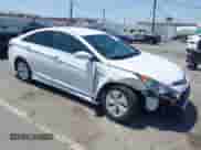 2015 Hyundai Sonata z VIN KMHEC4A4XFA128590, wystawiony jako IAAI lot #42598445 z przebiegiem 82 884 mil mil oraz . Historia ofert i sprzedaży dostępna na DreamBid. Obrazek 1.