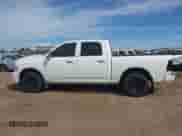 2014 Ram 1500 Longhorn z VIN 1C6RR7PTXES318846, wystawiony jako IAAI lot #43147594 z przebiegiem 164 180 mil mil oraz . Historia ofert i sprzedaży dostępna na DreamBid. Obrazek 14.