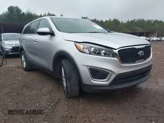 2018 Kia Sorento L z VIN 5XYPG4A39JG370272, wystawiony jako IAAI lot #43474591 z przebiegiem 130 569 mil mil oraz . Historia ofert i sprzedaży dostępna na DreamBid. Obrazek 1.