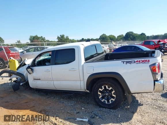 2023 Toyota Tacoma SR z VIN 3TYCZ5AN3PT159617, wystawiony jako IAAI lot #43235205 z przebiegiem Nie podano mil oraz . Historia ofert i sprzedaży dostępna na DreamBid. Obrazek 13.