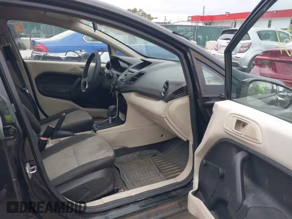 2013 Ford Fiesta S z VIN 3FADP4AJ2DM175189, wystawiony jako IAAI lot #43185551 z przebiegiem 114 768 mil mil oraz . Historia ofert i sprzedaży dostępna na DreamBid. Obrazek 5.