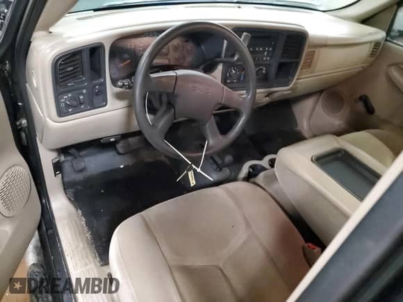 2006 GMC Sierra 1500 z VIN 3GTEK14X16G217462, wystawiony jako Copart lot #43579835 z przebiegiem 238 780 mil mil oraz Czysty tytuł • Clean title. Historia ofert i sprzedaży dostępna na DreamBid. Obrazek 8.