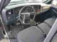 2002 GMC Sierra 1500 z VIN 1GTEC14W22Z240649, wystawiony jako Copart lot #42958365 z przebiegiem 105 857 mil mil oraz Szkoda całkowita • Salvage title. Historia ofert i sprzedaży dostępna na DreamBid. Obrazek 8.