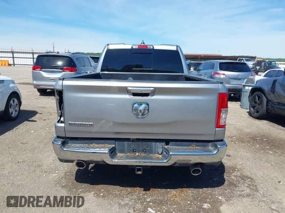 2020 Ram 1500 Big Horn z VIN 1C6RREBT8LN294862, wystawiony jako IAAI lot #42174416 z przebiegiem 119 334 mil mil oraz . Historia ofert i sprzedaży dostępna na DreamBid. Obrazek 17.
