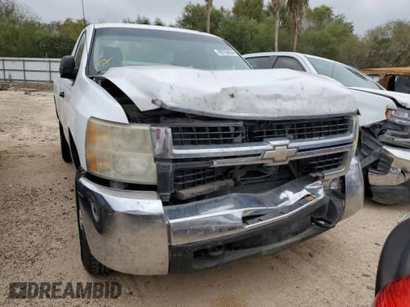 2009 Chevrolet Silverado 2500HD Work Truck z VIN 1GCHK44KX9F132841, wystawiony jako Copart lot #86765654 z przebiegiem 372 487 mil mil oraz Szkoda całkowita • Salvage title. Historia ofert i sprzedaży dostępna na DreamBid. Obrazek 5.