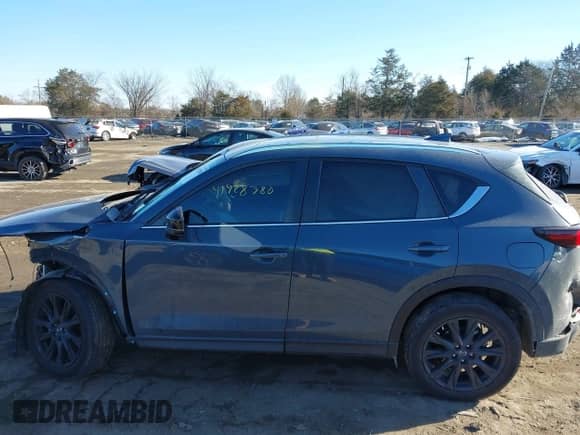 2022 Mazda CX-5 S Carbon Edition z VIN JM3KFBCM0N1561809, wystawiony jako IAAI lot #41428780 z przebiegiem 82 103 mil mil oraz . Historia ofert i sprzedaży dostępna na DreamBid. Obrazek 15.