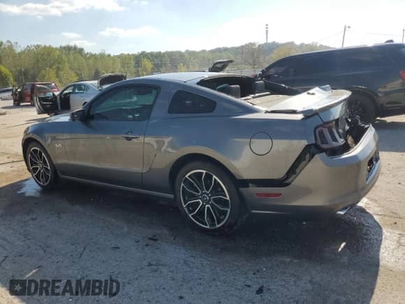 2013 Ford Mustang GT Premium z VIN 1ZVBP8CF4D5268350, wystawiony jako Copart lot #83868615 z przebiegiem 108 706 mil mil oraz Szkoda całkowita • Salvage title. Historia ofert i sprzedaży dostępna na DreamBid. Obrazek 2.