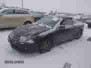 2004 Chevrolet Cavalier LS Sport z VIN 1G1JH12F247159399, wystawiony jako IAAI lot #41565271 z przebiegiem Nie podano mil oraz . Historia ofert i sprzedaży dostępna na DreamBid. Obrazek 2.