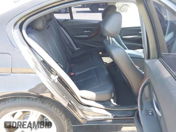 2014 BMW 3 Series 328i с VIN WBA3C1C50EK110962, выставлен на аукционе IAAI как лот 43176483 с пробегом 122 483 миль миль и . История ставок и продаж доступна на DreamBid. Изображение 8.