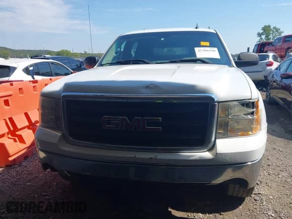 2008 GMC Sierra 1500 SL with VIN 2GTEC13C081161635, listed as a IAAI auction lot 43366180 with 299,157 mi miles and . Bid and sale history available at DreamBid. Image 12.