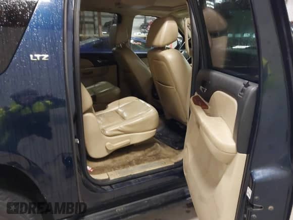 2007 Chevrolet Suburban LT с VIN 3GNFC16057G210492, выставлен на аукционе IAAI как лот 41743673 с пробегом 258 133 миль миль и . История ставок и продаж доступна на DreamBid. Изображение 8.