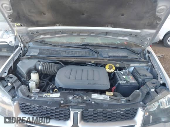 2019 Dodge Grand Caravan GT z VIN 2C4RDGEG1KR671406, wystawiony jako IAAI lot #43370010 z przebiegiem 147 333 mil mil oraz . Historia ofert i sprzedaży dostępna na DreamBid. Obrazek 10.