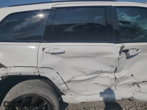 2020 Jeep Grand Cherokee Overland with VIN 1C4RJFCG8LC400486, listed as a Copart auction lot 80120135 with 59,117 mi miles and Salvage title. Bid and sale history available at DreamBid. Image 11.