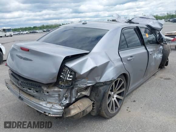 2014 Chrysler 300 S с VIN 2C3CCABG8EH336832, выставлен на аукционе IAAI как лот 41976672 с пробегом Не указан миль и . История ставок и продаж доступна на DreamBid. Изображение 4.