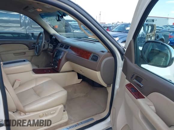 2010 Chevrolet Suburban LTZ с VIN 1GNUKKE31AR215594, выставлен на аукционе IAAI как лот 42776266 с пробегом 281 690 миль миль и . История ставок и продаж доступна на DreamBid. Изображение 5.