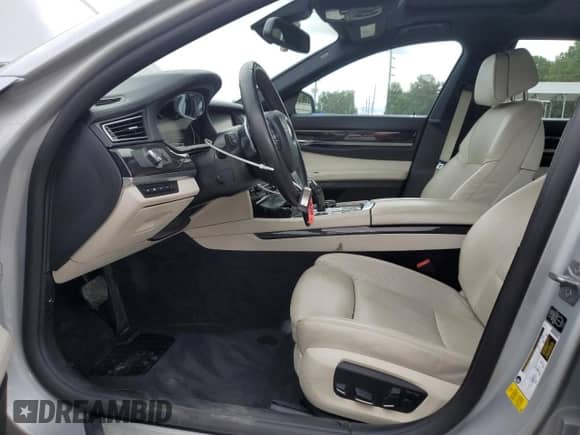 2014 BMW 7 Series ALPINA B7 z VIN WBAYE8C57ED134785, wystawiony jako Copart lot #67736745 z przebiegiem 82 835 mil mil oraz Szkoda całkowita • Salvage title. Historia ofert i sprzedaży dostępna na DreamBid. Obrazek 7.