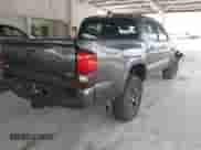 2023 Toyota Tacoma SR5 z VIN 3TMAZ5CN4PM206492, wystawiony jako IAAI lot #43245492 z przebiegiem 38 089 mil mil oraz . Historia ofert i sprzedaży dostępna na DreamBid. Obrazek 4.