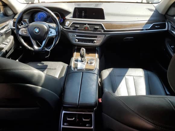 2017 BMW 7 Series 740i with VIN WBA7E2C57HG739983, listed as a Copart auction lot 81125295 with 218,285 mi miles and Clean title. Bid and sale history available at DreamBid. Image 8.