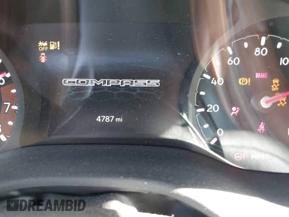 2025 Jeep Compass Limited z VIN 3C4NJDCN9ST516770, wystawiony jako IAAI lot #42918211 z przebiegiem 4 787 mil mil oraz . Historia ofert i sprzedaży dostępna na DreamBid. Obrazek 16.