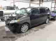 2017 Toyota Sienna LE z VIN 5TDJZ3DC8HS177307, wystawiony jako IAAI lot #41054689 z przebiegiem 137 039 mil mil oraz . Historia ofert i sprzedaży dostępna na DreamBid. Obrazek 17.