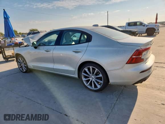 2021 Volvo S60 Momentum z VIN 7JR102FK6MG093517, wystawiony jako Copart lot #81429465 z przebiegiem 62 084 mil mil oraz Szkoda całkowita • Salvage title. Historia ofert i sprzedaży dostępna na DreamBid. Obrazek 2.