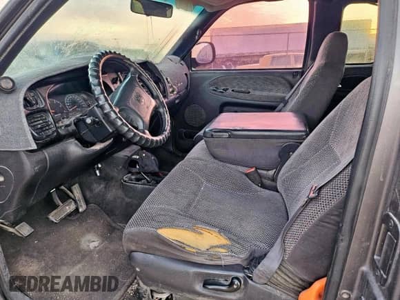 2000 Dodge 1500 with VIN 3B7HF13Y6YM236539, listed as a Copart auction lot 83866725 with 204,132 mi miles and Clean title. Bid and sale history available at DreamBid. Image 9.