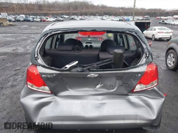 2008 Chevrolet Aveo LS z VIN KL1TD66658B110470, wystawiony jako IAAI lot #41802890 z przebiegiem 116 376 mil mil oraz . Historia ofert i sprzedaży dostępna na DreamBid. Obrazek 16.