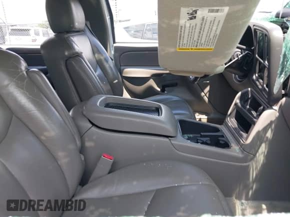 2004 Chevrolet Tahoe Z71 z VIN 1GNEK13Z84R105328, wystawiony jako IAAI lot #42850218 z przebiegiem 255 160 mil mil oraz . Historia ofert i sprzedaży dostępna na DreamBid. Obrazek 5.