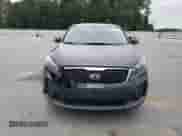 2019 Kia Sorento L z VIN 5XYPG4A30KG448374, wystawiony jako Copart lot #86607615 z przebiegiem 139 560 mil mil oraz Czysty tytuł • Clean title. Historia ofert i sprzedaży dostępna na DreamBid. Obrazek 5.