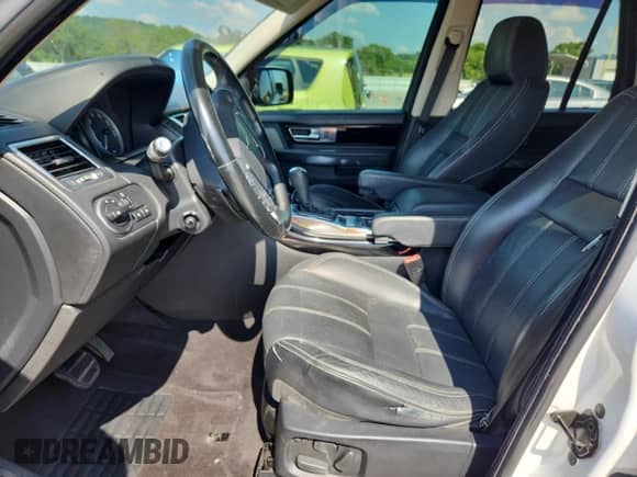 2012 Land Rover Range Rover Sport SC z VIN SALSH2E47CA749975, wystawiony jako Copart lot #62076255 z przebiegiem Nie podano mil oraz Czysty tytuł • Clean title. Historia ofert i sprzedaży dostępna na DreamBid. Obrazek 7.