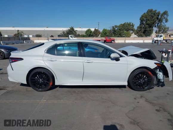 2023 Toyota Camry Hybrid XSE с VIN 4T1K31AKXPU052384, выставлен на аукционе IAAI как лот 43258774 с пробегом 28 133 миль миль и . История ставок и продаж доступна на DreamBid. Изображение 13.