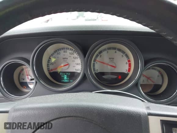 2009 Dodge Challenger R/T z VIN 2B3LJ54T09H563037, wystawiony jako IAAI lot #43288315 z przebiegiem 190 806 mil mil oraz . Historia ofert i sprzedaży dostępna na DreamBid. Obrazek 7.